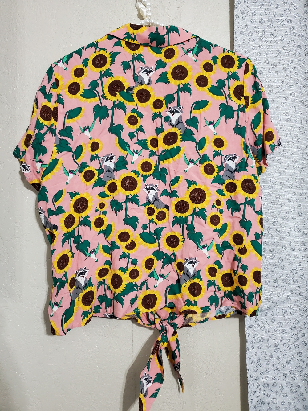 Our Universe Disney Pocahontas Meeko Flit Sunflower Tie Front Crop Woven Top L - Picture 4 of 6